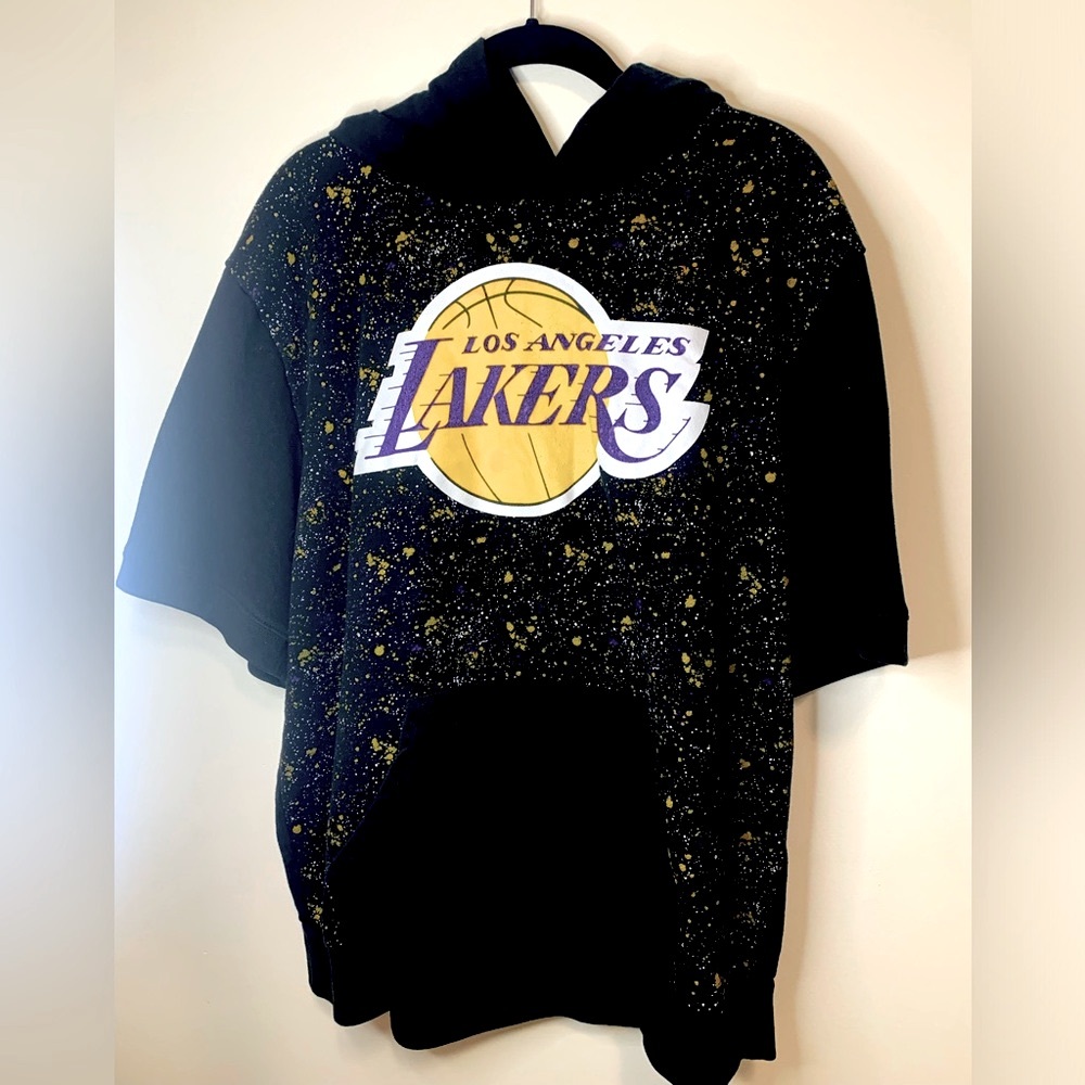 Los Angeles Lakers short sleeve hooded sweatshirt. Mens. NBA. Good condition XXL - Picture 2 of 7